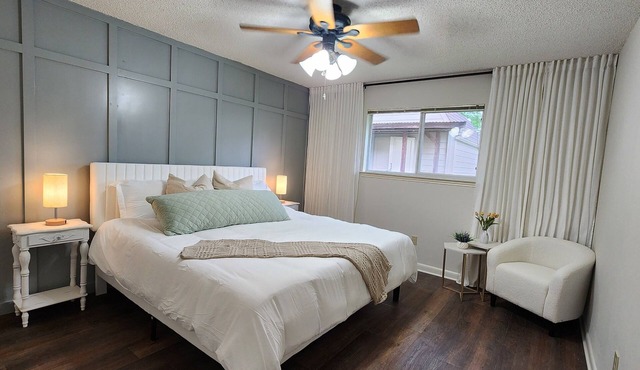 Lake Trail Hideaway ★ Brushy Creek Patio Travel Crib Pet Friendly