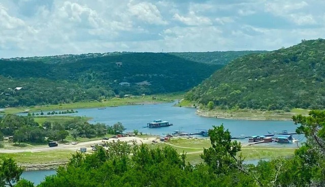 Lake Travis Bungalow with Beautiful View!
