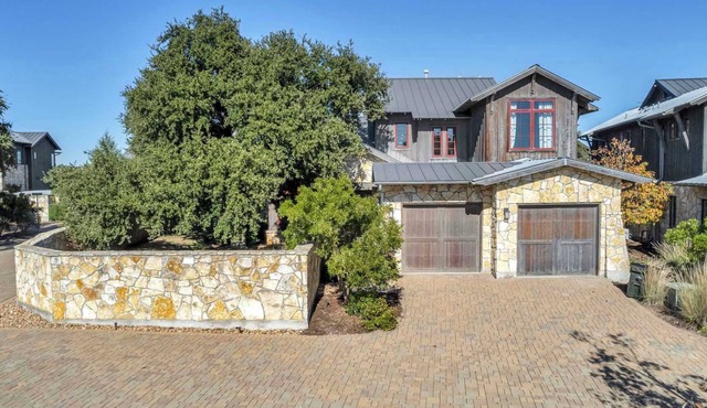Lake Travis Cottage | Hot Tub | Pickleball | BBQ