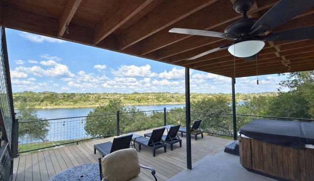 Lake Travis Family Home With Hot Tub & Dock