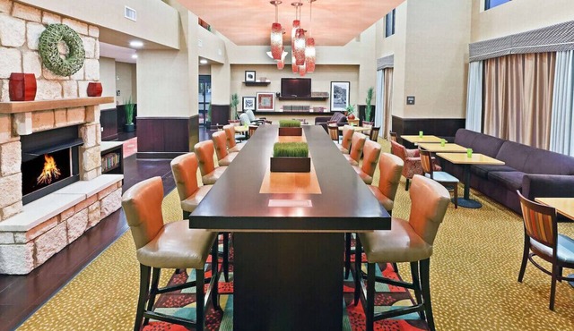 Lake Travis Getaway – Double Queen w/Pool & Gym