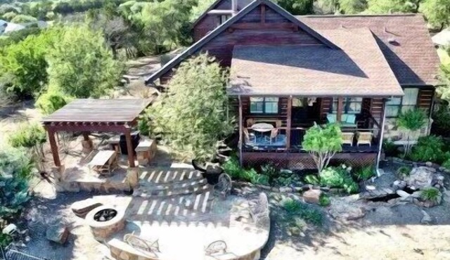 Lake Travis Luxury 5bd/3bath Cabin Hollows Resort
