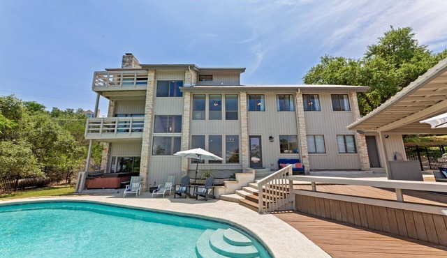Lake Travis Oasis, Pool, Hot Tub, Lake Views, Near Marinas & Austin!