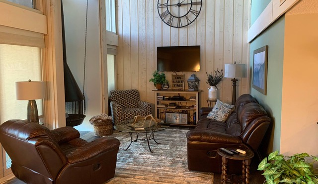 Lake Travis Retreat - Water View