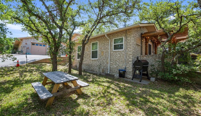 Lake Travis Studio near Volente