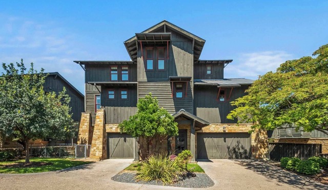 Lake Travis Views | 5BR | BBQ | Pickleball