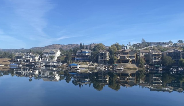 Lake Tulloch right on the water with private dock!