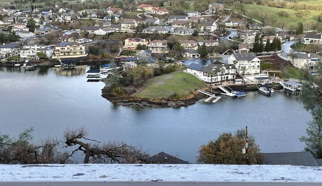 Lake Tulloch view home w/dream views from all rooms, decks