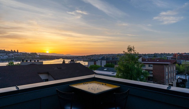 Lake Union View Townhome at East Lake