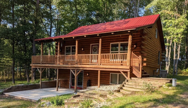 Lake Valley Lodge-Northern Michigan Log Cabin!
