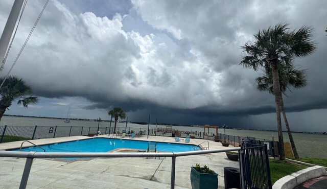 Lake view 1Bed Apt | Pool | Nasa & Kemah Boardwalk