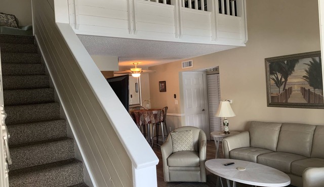 Lake View 2 Bed 2 Bath LOFT With Pool, Gym, Pickleball - L@K FOR DISCOUNTS !