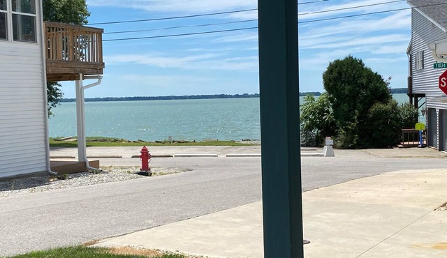 Lake View 2Bdrm Cottage in Celina, Ohio Neighborhood Near Shopping & Dining