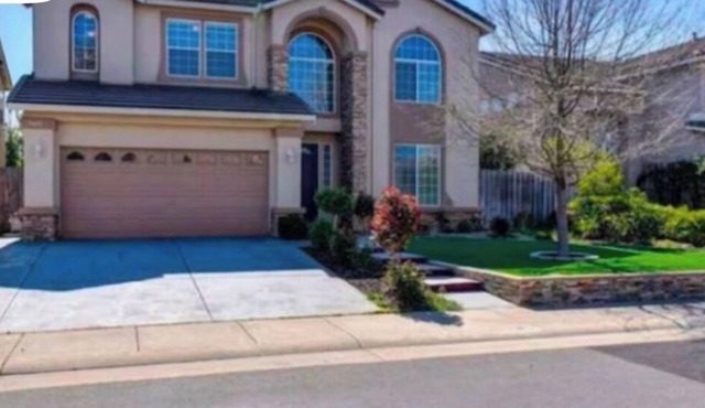 Lake view 3300 sqf house 11 beds