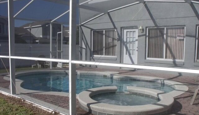 Lake view 4 Bedroom Family Vacation Pool Home in Orlando, Florida