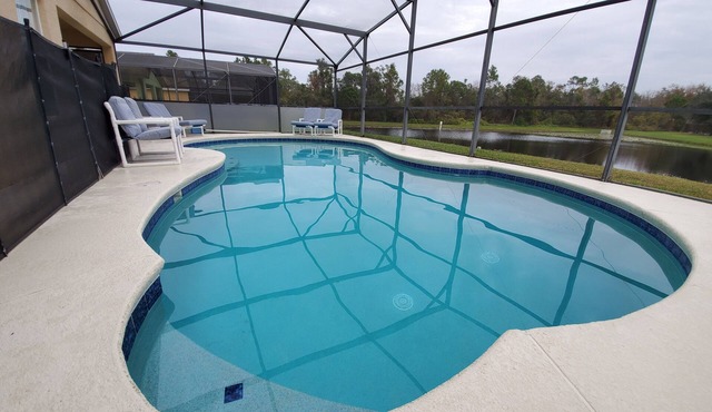 LAKE VIEW 4BR BUNGALOW, Private Pool, Games Room; FAST 500mbps WIFI