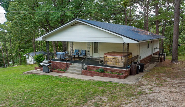 Lake View and Access! - 2 Bdrm, sleeps 6, beautiful lake views!