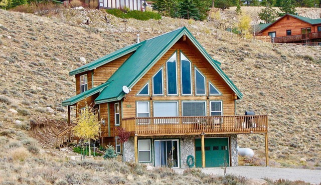 Lake View at the Lone Pine Lodge. 4 beds 2 Bath. Sleeps 6. License 2025–072