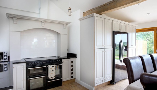 Lake View Barn Beautiful 4 bedroomed conversion sleep 9 with use of private lake