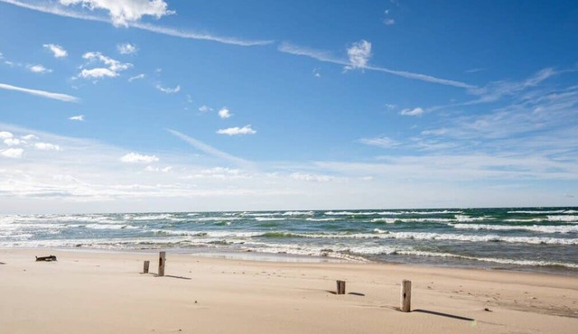 Lake View Beach Home - Private Beach Access