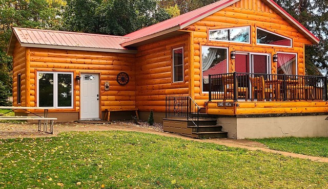 Lake view cabin 4 bedroom. Post lake Wi