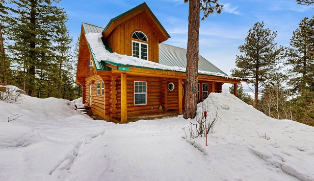 Lake-View Cabin with Deck, Firepit & Pool Table