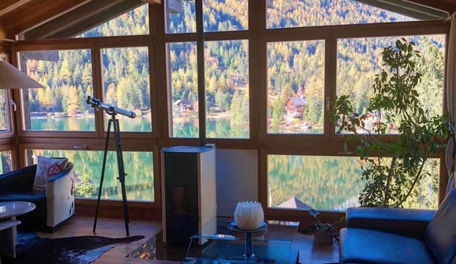 Lake-view Chalet with jacuzzi, sauna, many terraces & garden