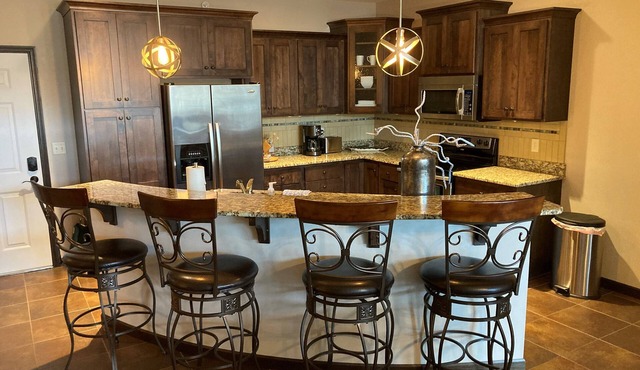 Lake-View Condo in Bridges Bay with great amenities!