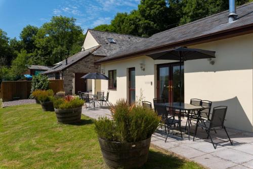 Lake view Cottage at Lower Aylescott