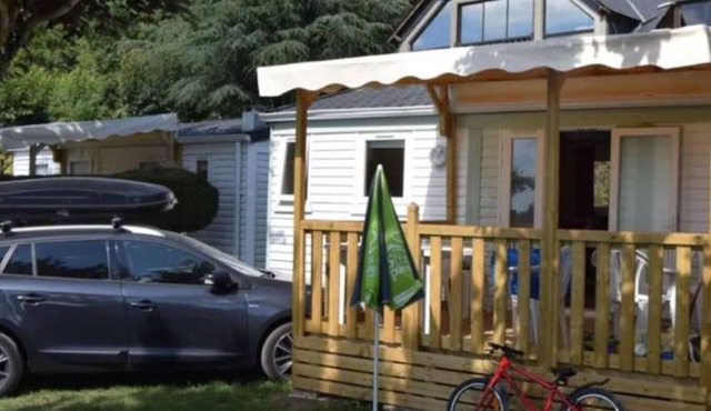 Lake view cottage with terrace, perfect for 5 people