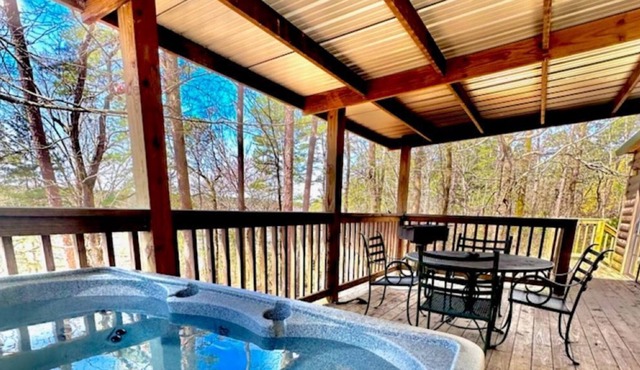 Lake view cottage on Lake Greeson with private hot tub!