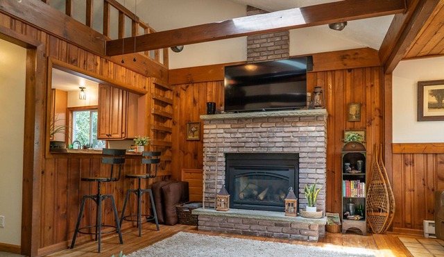 Lake view cottage between Big Boulder & Jack Frost. Linens included