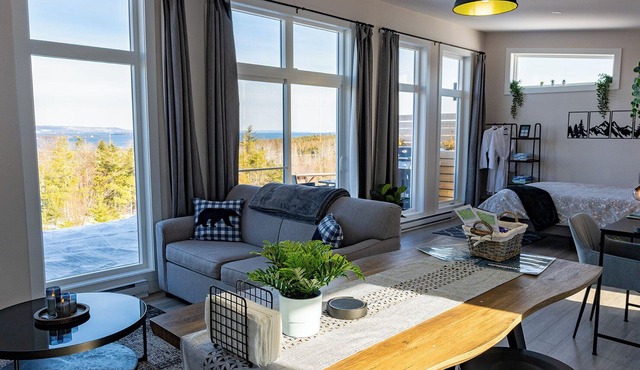 Lake View Cottage With Private Hot Tub - Lazy Bear