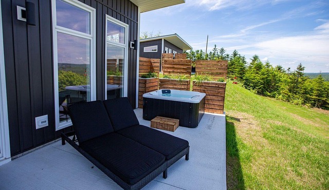 Lake View Cottage with Private Hot Tub - Eagle View