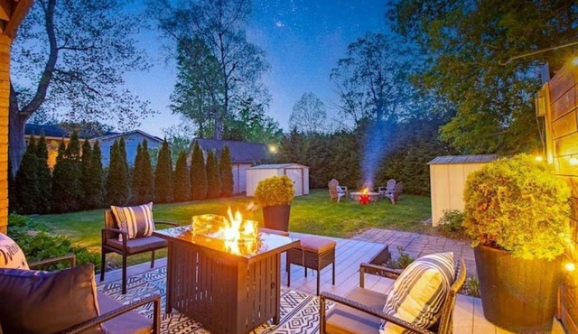 Lake View Haven Cottage w/Hot Tub and just Steps to Innisfil Beach!