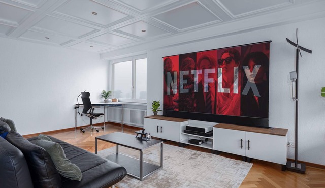 Lake View | Home Cinema & Parking | Near Center