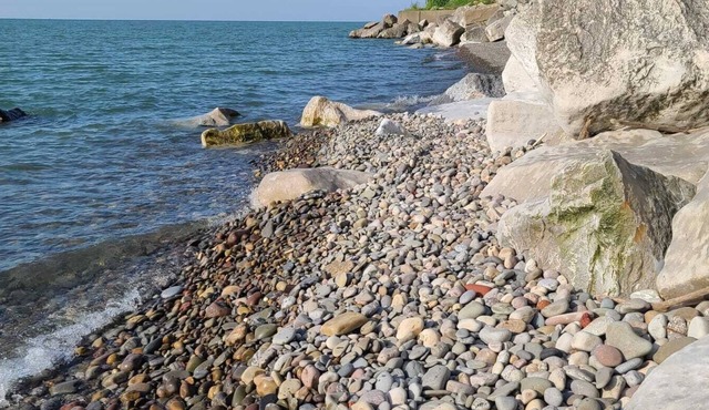 Lake View Home & Private Beach across the road exclusively for Skiff Cottage.