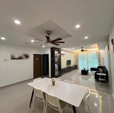 Lake-view House with Natural Vibes