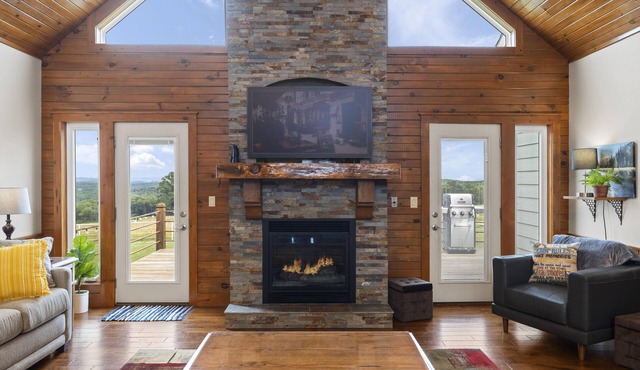 Lake view house with expansive views, fireplace, walk in showers, Ember mugs.