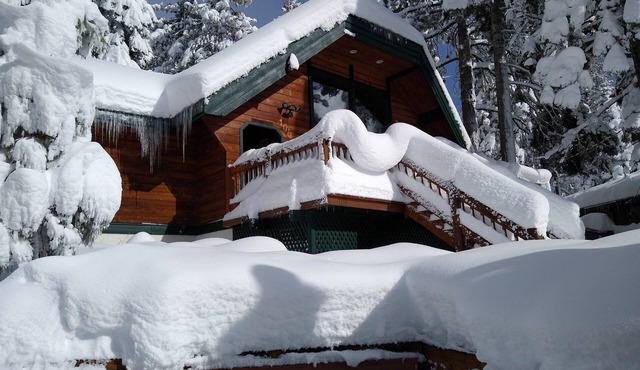 Lake View in Dollar Point. Dogs OK. 4 Bedroom plus Loft. 5 min to Beach. 600mbs.