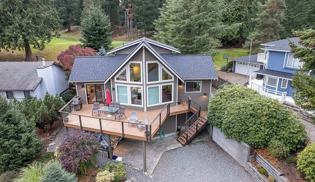 Lake View Lodge Deck Golf Nearby Fireplace