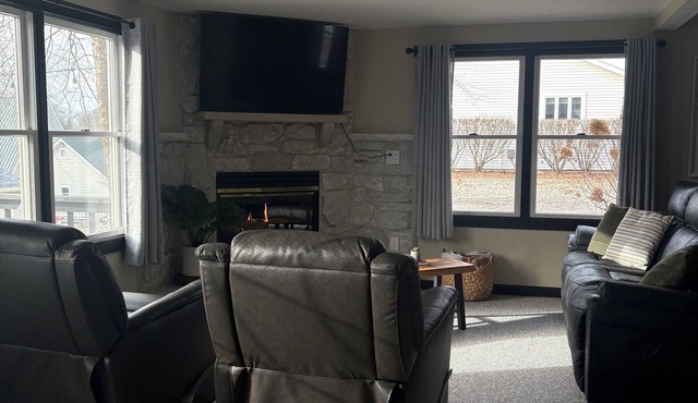 Lake View Lodge on Dewart Lake/1 mile from Blue Barn Berry Farm/kayaks!