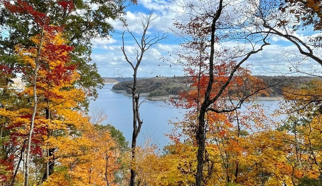 Lake View LoftnCabin is only 2 miles from Wolf Creek Marina, nLake Cumberland KY