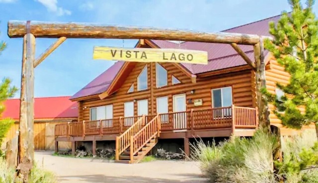 Lake view log cabin , near lake, general store Pet friendly