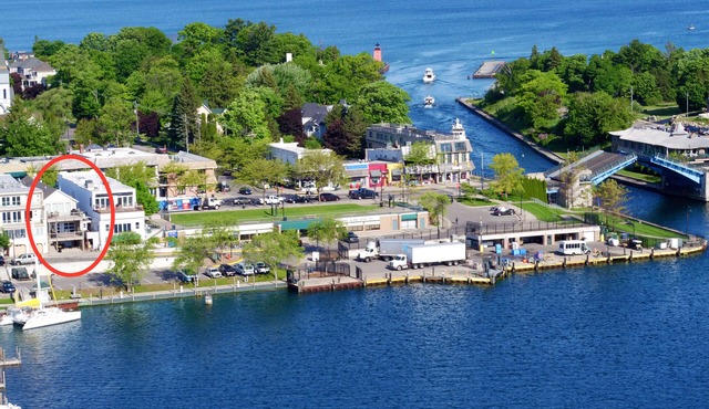 Lake View Luxury Suite ~ Downtown Charlevoix Marina District