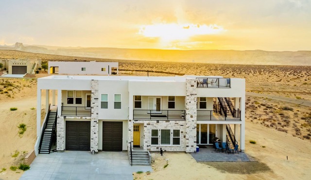 Lake View Modern House with Beautiful Sunsets!