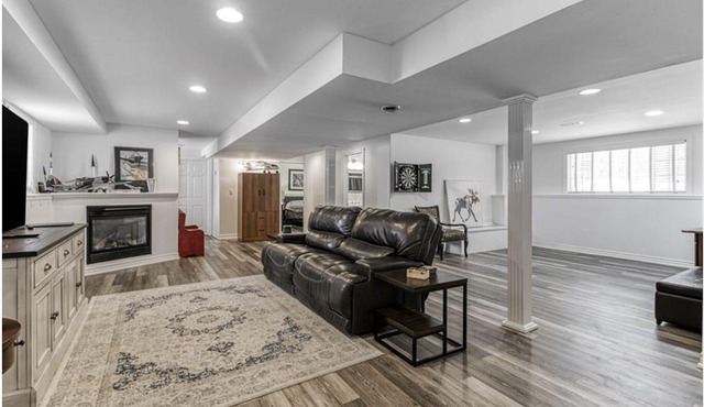 Lake View Monthly Summer Rental Home 2 + 2 Bdrm/ 2 bath+ Den + Yoga Gym Room