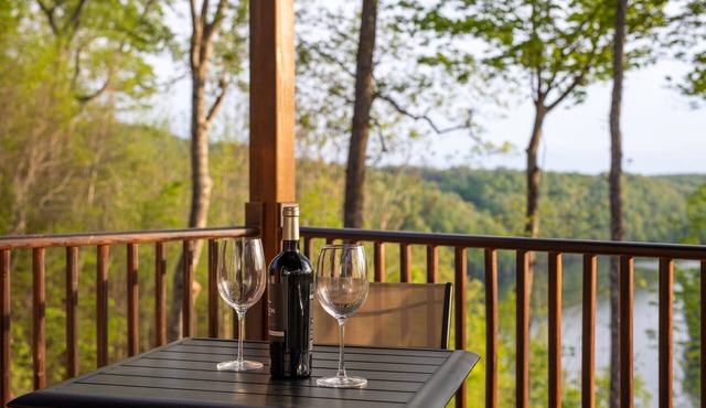 Lake View Nature Cabin at Bear Bluff Retreat