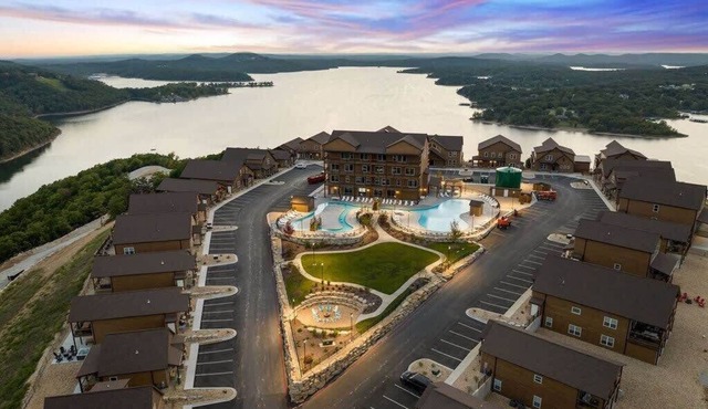 Lake View Penthouse with Game Room, Theater
