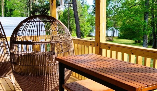 Lake View, Pet-Friendly, Game Room, Fully Stocked Kitchen